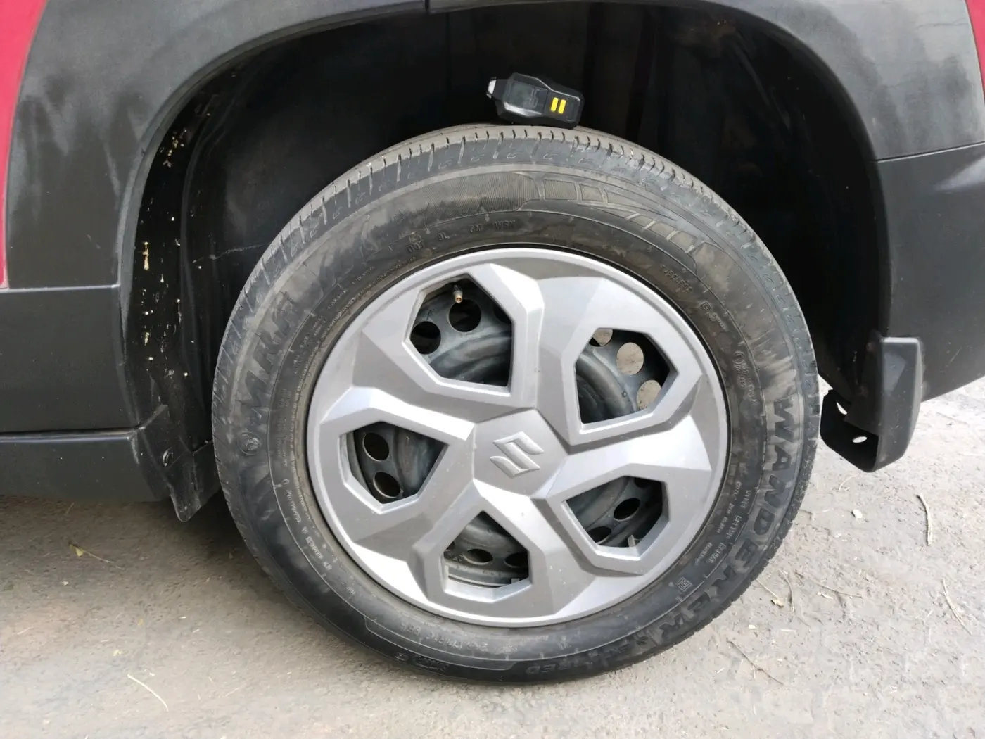 2023 Maruti BREZZA LXI S- CNG, Petrol, Manual, 60,098 km, tyre