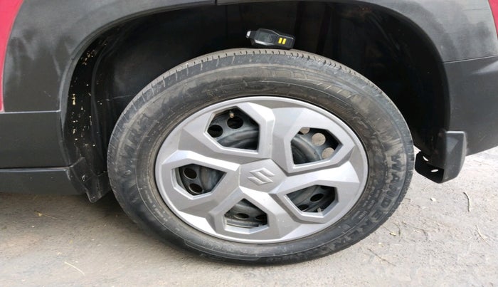 2023 Maruti BREZZA LXI S- CNG, Petrol, Manual, 60,098 km, tyre