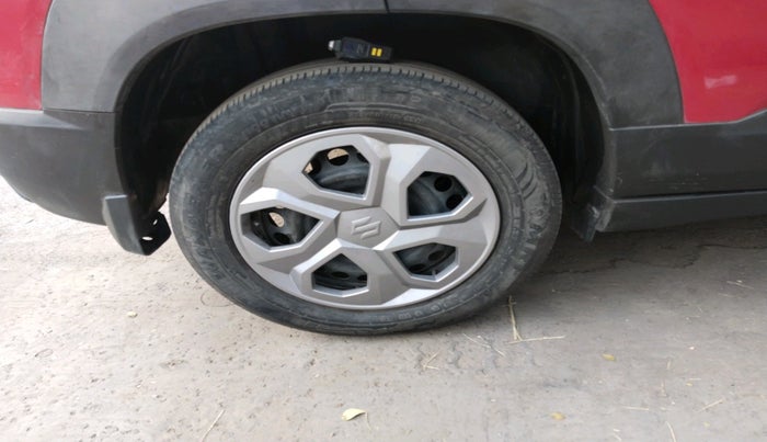 2023 Maruti BREZZA LXI S- CNG, Petrol, Manual, 60,098 km, tyre