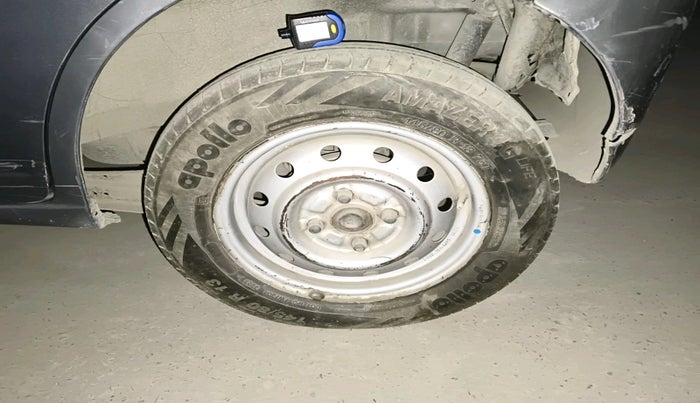 2014 Maruti Wagon R 1.0 LXI CNG, Petrol, Manual, 2,00,000 km, tyre