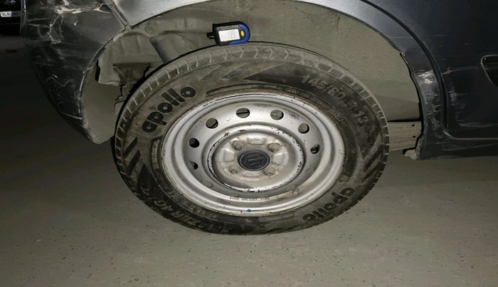 2014 Maruti Wagon R 1.0 LXI CNG, Petrol, Manual, 2,00,000 km, tyre