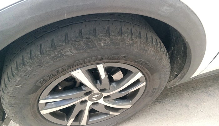 2022 Mahindra XUV700 AX 5 D AT 7 STR, Diesel, Automatic, 1,08,075 km, tyre