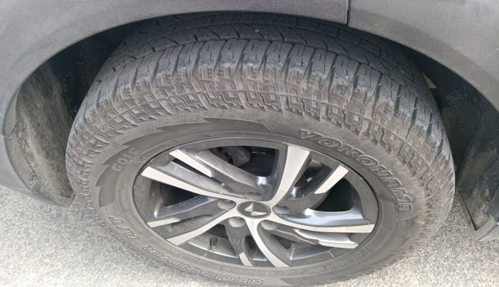 2022 Mahindra XUV700 AX 5 D AT 7 STR, Diesel, Automatic, 1,08,075 km, tyre