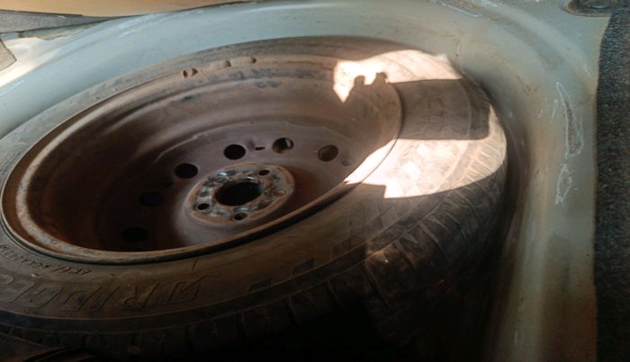 2015 Volkswagen Polo COMFORTLINE 1.2L, Petrol, Manual, 88,003 km, tyre