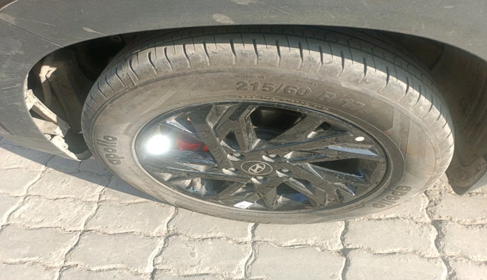 2025 Hyundai Creta SX (O) 1.5 Petrol CVT Knight Edition Dual Tone, Petrol, Automatic, 6,238 km, tyre