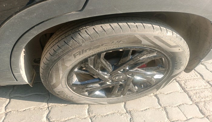 2025 Hyundai Creta SX (O) 1.5 Petrol CVT Knight Edition Dual Tone, Petrol, Automatic, 6,238 km, tyre