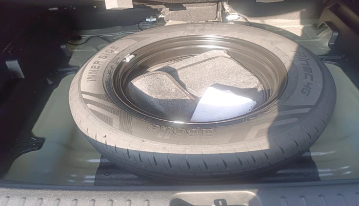 2025 Hyundai Creta SX (O) 1.5 Petrol CVT Knight Edition Dual Tone, Petrol, Automatic, 6,238 km, tyre