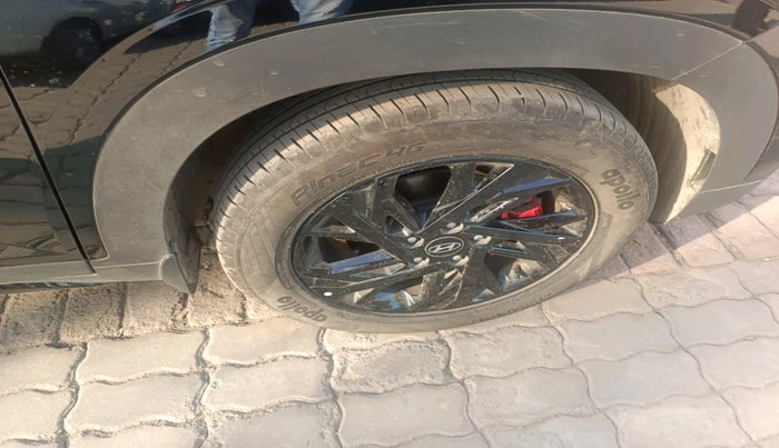 2025 Hyundai Creta SX (O) 1.5 Petrol CVT Knight Edition Dual Tone, Petrol, Automatic, 6,238 km, tyre