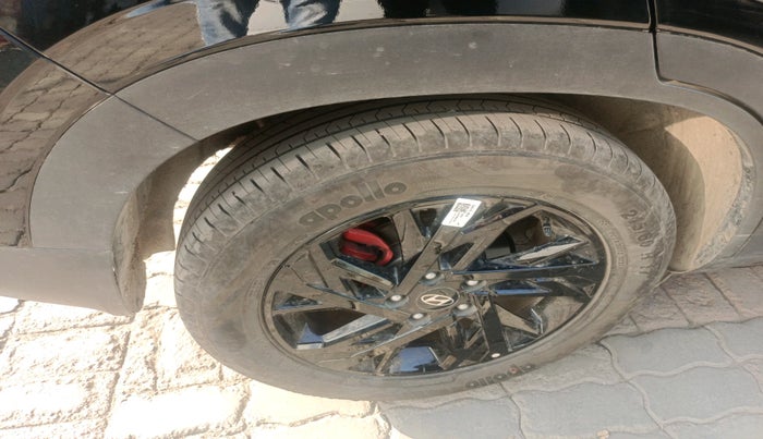 2025 Hyundai Creta SX (O) 1.5 Petrol CVT Knight Edition Dual Tone, Petrol, Automatic, 6,238 km, tyre