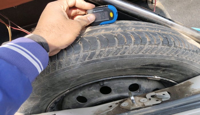 2013 Maruti Swift VXI, Petrol, Manual, 67,790 km, tyre