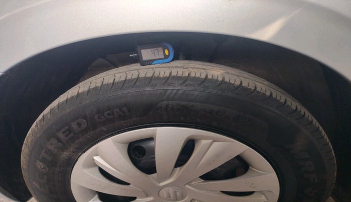 2025 Maruti Swift VXi (O) AMT, Petrol, Automatic, 9,935 km, tyre