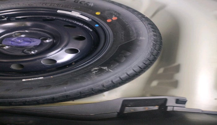 2025 Maruti Swift VXi (O) AMT, Petrol, Automatic, 9,935 km, tyre