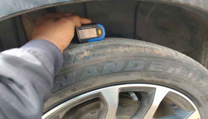 2022 Maruti XL6 ALPHA MT, Petrol, Manual, 41,474 km, tyre