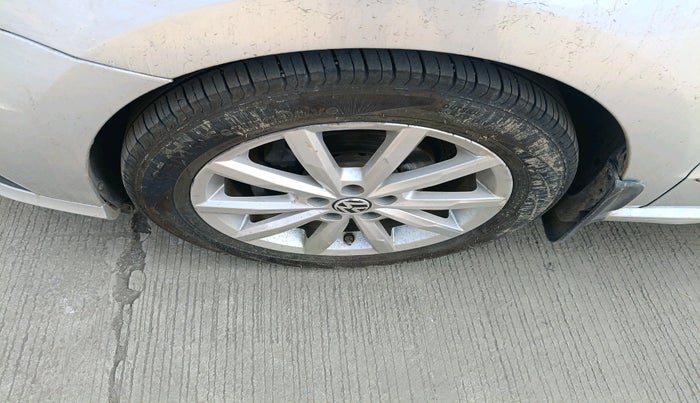 2017 Volkswagen Ameo HIGHLINE PLUS 1.5L AT 16 ALLOY, Diesel, Automatic, 1,18,149 km, tyre