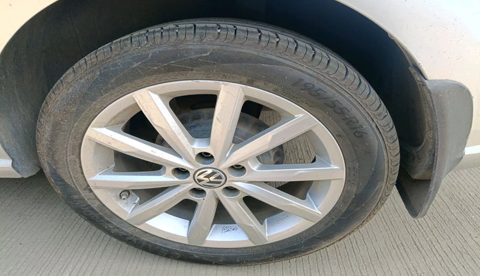 2017 Volkswagen Ameo HIGHLINE PLUS 1.5L AT 16 ALLOY, Diesel, Automatic, 1,18,149 km, tyre