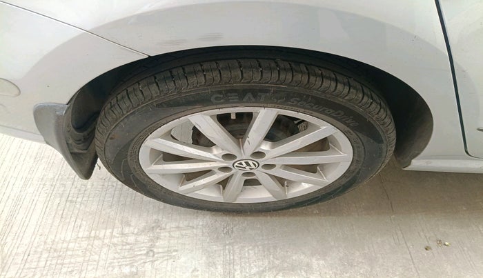 2017 Volkswagen Ameo HIGHLINE PLUS 1.5L AT 16 ALLOY, Diesel, Automatic, 1,18,149 km, tyre