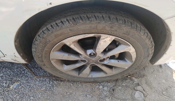 2015 Hyundai Elite i20 ASTA 1.2, Petrol, Manual, 1,45,107 km, tyre