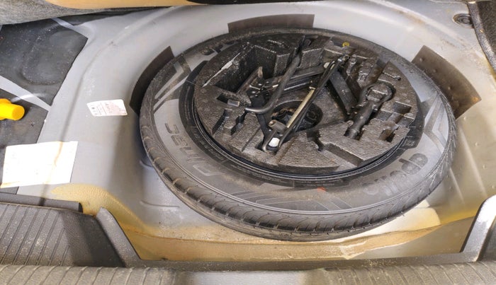 2017 Volkswagen Ameo HIGHLINE PLUS 1.5L AT 16 ALLOY, Diesel, Automatic, 1,01,958 km, tyre