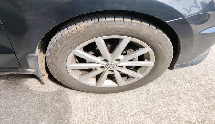 2017 Volkswagen Ameo HIGHLINE PLUS 1.5L AT 16 ALLOY, Diesel, Automatic, 1,01,958 km, tyre