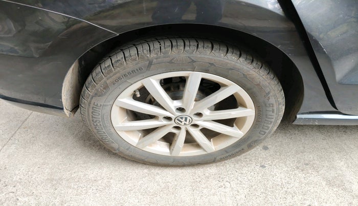 2017 Volkswagen Ameo HIGHLINE PLUS 1.5L AT 16 ALLOY, Diesel, Automatic, 1,01,958 km, tyre