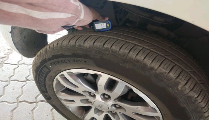 2017 Ford Endeavour TITANIUM 3.2 4X4 AT, Diesel, Automatic, 1,48,227 km, tyre