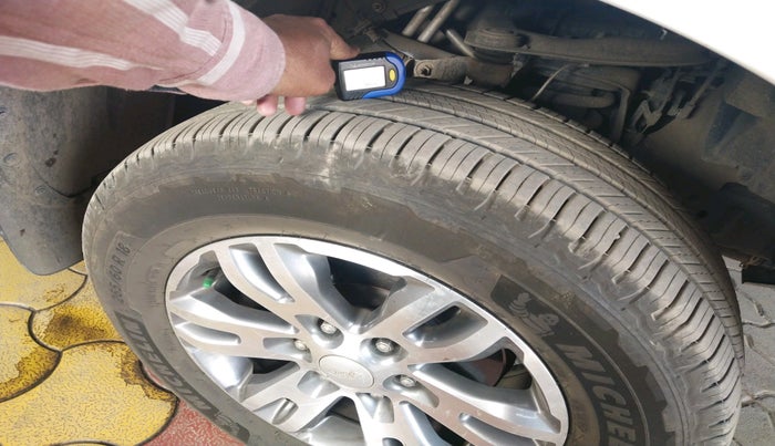 2017 Ford Endeavour TITANIUM 3.2 4X4 AT, Diesel, Automatic, 1,48,227 km, tyre