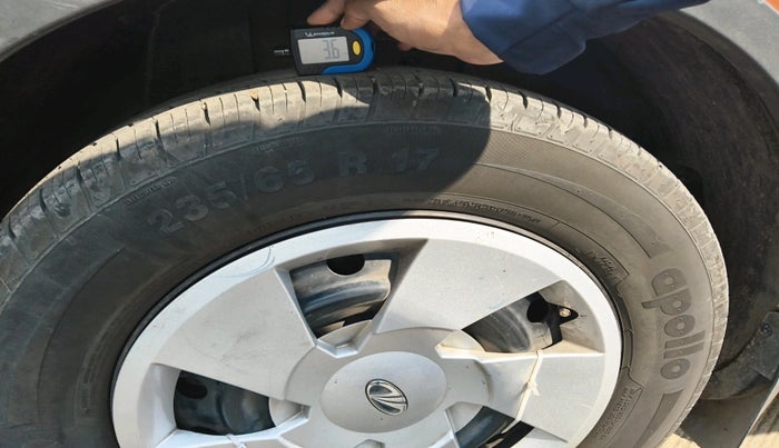 2017 Mahindra XUV500 W6, Diesel, Manual, 72,155 km, tyre