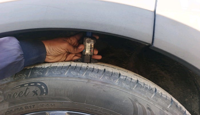 2022 Mahindra XUV700 AX 5 D MT 7 STR, Diesel, Manual, 32,193 km, tyre