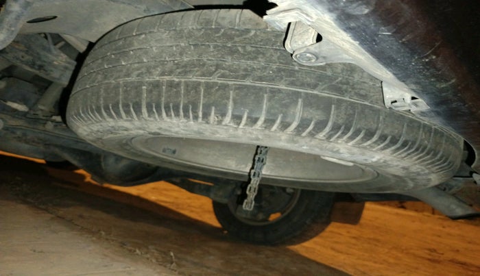 2017 Toyota Innova Crysta 2.4 GX 8 STR, Diesel, Manual, 1,80,337 km, tyre