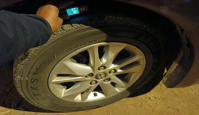 2017 Toyota Innova Crysta 2.4 GX 8 STR, Diesel, Manual, 1,80,337 km, tyre