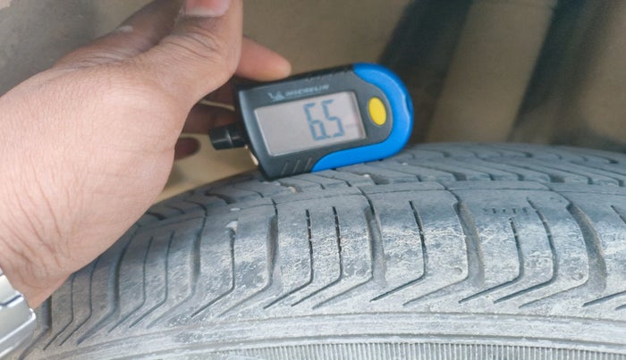 2019 Maruti Swift VXI, Petrol, Manual, 84,378 km, tyre