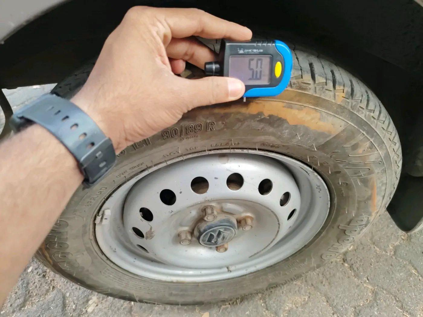 2023 Maruti Eeco 5 STR AC CNG, CNG, Manual, 1,01,753 km, tyre
