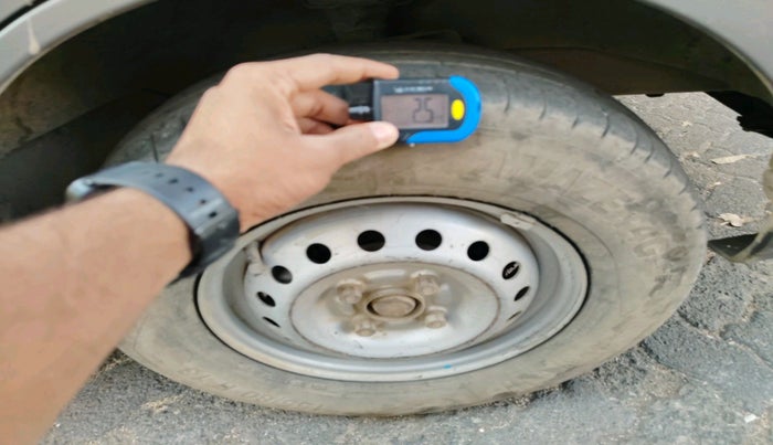 2023 Maruti Eeco 5 STR AC CNG, Petrol, Manual, 1,01,753 km, tyre