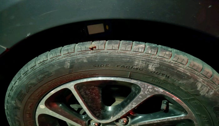 2017 Hyundai Grand i10 ASTA U2 1.2 CRDI, Diesel, Manual, 1,06,956 km, tyre