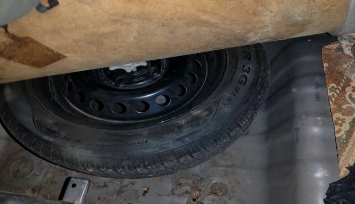 2017 Hyundai Grand i10 ASTA U2 1.2 CRDI, Diesel, Manual, 1,06,956 km, tyre