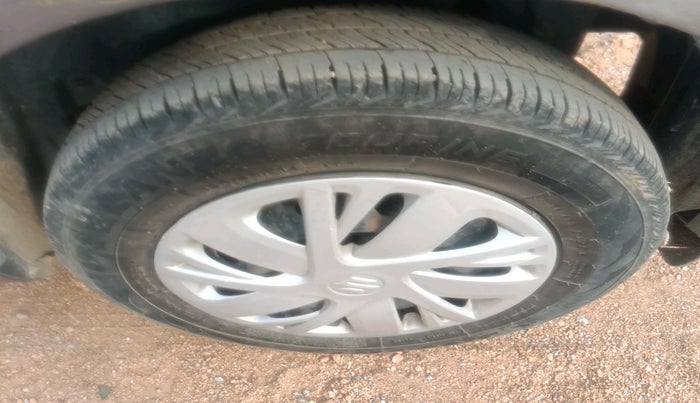 2014 Maruti Swift VXI, Petrol, Manual, 63,754 km, tyre