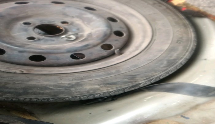 2014 Maruti Swift VXI, Petrol, Manual, 63,754 km, tyre