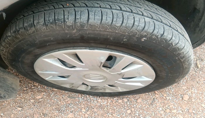 2014 Maruti Swift VXI, Petrol, Manual, 63,754 km, tyre