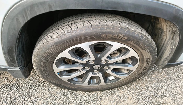 2024 Maruti Grand Vitara ALPHA SMART HYBRID AT, Petrol, Automatic, 3,515 km, tyre