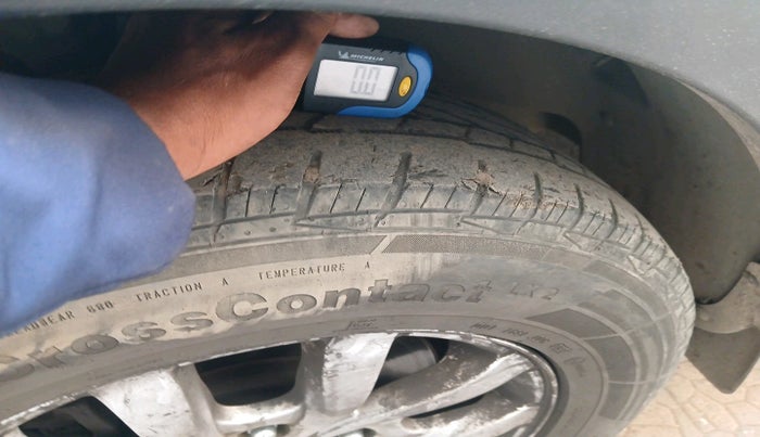 2015 Mahindra XUV500 W10, Diesel, Manual, 1,21,993 km, tyre