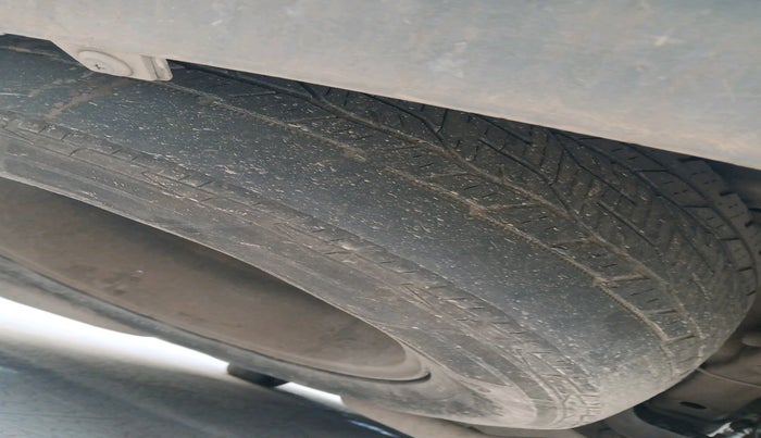 2015 Mahindra XUV500 W10, Diesel, Manual, 1,21,993 km, tyre