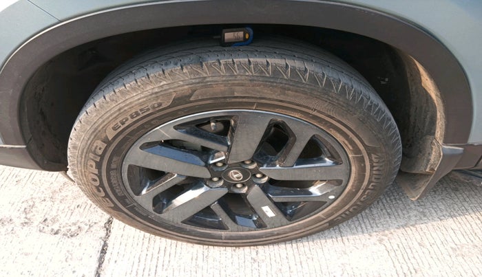 2023 Tata Safari XZA PLUS ADVENTURE, Diesel, Automatic, 31,536 km, tyre