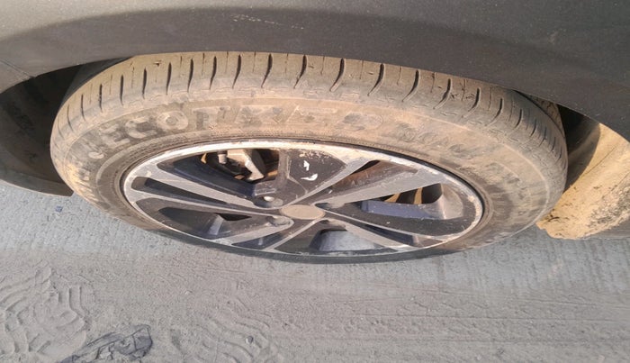 2024 Tata ALTROZ XZ CNG, Petrol, Manual, 40,348 km, tyre