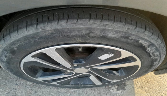 2024 Tata ALTROZ XZ CNG, Petrol, Manual, 40,348 km, tyre