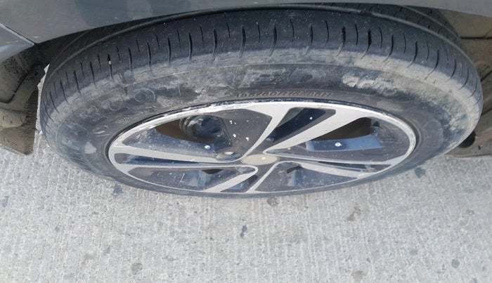 2024 Tata ALTROZ XZ CNG, Petrol, Manual, 40,348 km, tyre