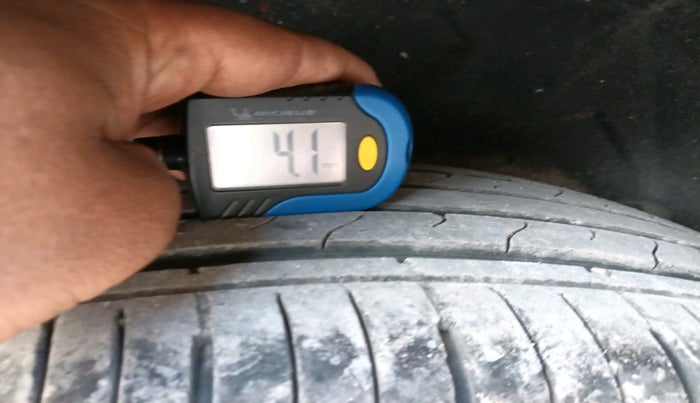 2022 Mahindra XUV700 AX 3 P MT 5 STR, Petrol, Manual, 19,420 km, tyre