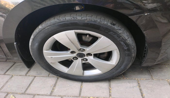 2016 Skoda Superb STYLE 1.8 TSI AT, Petrol, Automatic, 89,376 km, tyre