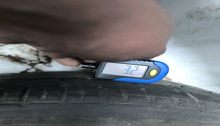 2014 Hyundai Verna FLUIDIC 1.6 CRDI SX, Diesel, Manual, 80,000 km, tyre