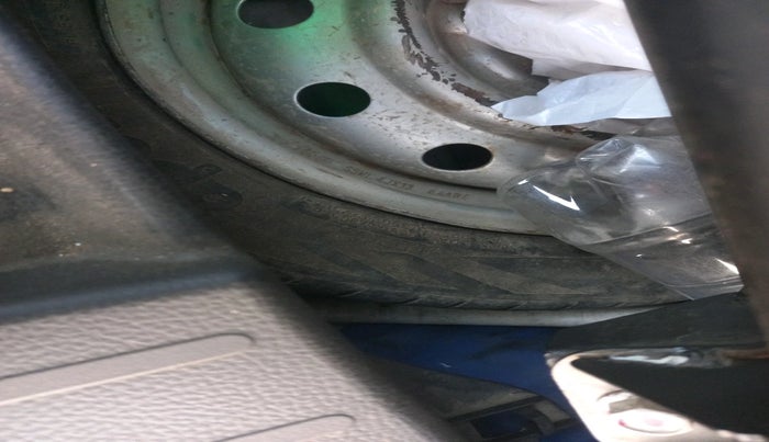 2016 Maruti Wagon R 1.0 LXI CNG, Petrol, Manual, 1,82,352 km, tyre