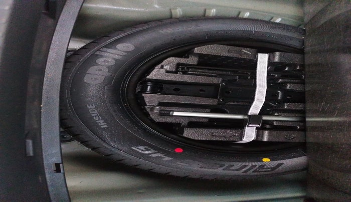 2022 Skoda Octavia STYLE 2.0, Petrol, Automatic, 11,333 km, tyre